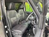 運転席シート廻りは使用感も少なく、良好な状態となっています。前オーナー様が丁寧に使っていたことがよくわかりますね。