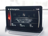 マツダコネクトの8インチWVGAディスプレイです。センターコンソールのコマンダーコントロールでの操作に加えて、タッチパネルにもなっていますので、画面にタッチしての操作も可能です。
