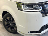 【LEDヘッドライト】悪天候や夜間走行時も良好な視界を確保し安心して運転できる高輝度LEDヘッドライトを装備!点灯速度が早く、消費電力も抑えられています。