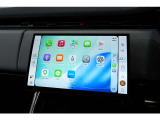アップルカープレイ搭載されており、使い慣れたiPhoneのナビや音楽アプリをそのまま車のディスプレイで操作していただけます。
