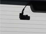 ◆リアにもドライブレコーダーを装備しております◆映像・音声などを記録する自動車用の装置です。もしもの事故の際の記録はもちろん、旅行の際の思い出としてドライブの映像を楽しむことができます。