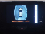 パノラミックビューモニター付きです。車両を上から見たような映像をディスプレイオーディオ画面に表示。運転席からの目視だけでは見にくい、車両周辺の状況をリアルタイムでしっかり確認できます。