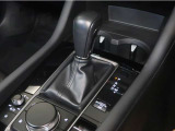 【電動サイドパーキング】便利な電動式パーキングブレーキ(オートホールド機能)付♪渋滞や信号待ちで長く停車する時も、ペダルから足を離しておくことが出来ますので、足が疲れにくいです!