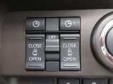 運転席から操作できる両側パワースライドドアのコントロールスイッチです(挟み込み防止機能付)