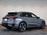 Audi Q8 e-tron 55 quattro S line/ダーク Audi rings & ブラックスタイリング/マトリクスLEDヘッドライト/アルミホイール 10スポークローターデザイン アンスラサイトブラック ポリッシュト