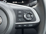 ステアリングスイッチ右側 LKCスイッチ、電話スイッチ、全車速追従機能付ACC操作スイッチ、オーディオ操作スイッチ、ドライブモード切替ステアリングスイッチ。 前方から目を離すことなく操作できます!