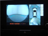 運転席操作部「VIEW」ボタンから、駐車時以外も全周囲カメラで周囲を確認することができます。