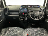 【インパネ】運転のしやすさを最優先に設計された見晴らしの良いフロントビュー。車両間隔が掴みやすく狭い道でも安心♪「安全」と「品質」を最優先に、安心してお乗りいただけるクルマを提供いたします。