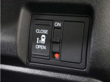 ◆片側電動スライドドア◆狭い駐車場でも乗り降りが楽々♪お子様が隣の車にドアを当ててしまう心配もございません!小さなお子様連れの方もこれで安心。