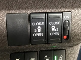 【両側パワースライドドア】両側がパワースライドドアになっており、運転席のスイッチやスマートキーでも開閉が可能です!開口部も広いので乗り降りも楽々♪
