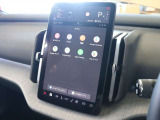Androidを搭載しており、Playストアからアプリを追加できます 好みのナビゲーションアプリをインストールするなど自由度があります