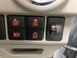 【スマートアシスト】走行中に前方の車両等を認識し、衝突しそうな時は警報とブレーキで衝突回避と被害軽減をアシスト。より安全にドライブをお楽しみいただけます。