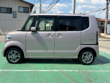 両側パワースライドドア付きで便利!小さなお子様も乗り降り楽々です♪スイッチは運転席にもありますよ!