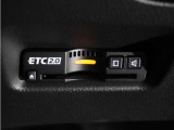 ◆ETC2.0装着◆進化したドライブ体験。料金収受システムだけだったETCが生まれ変わって、高速道路を賢く使うETC2.0に進化しました。多彩な情報サービスが便利で快適なドライブ体験を提供します。
