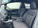 適度なホールド感のあるフロントシートは疲れにくく長時間の運転でもしっかりサポートします。