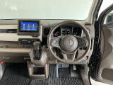 【前方視界】開放的な前方視界!運転がしやすく疲れにくいです♪窓が大きく、見通しがとっても良いおクルマですよ♪