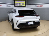 ハッチバックなので、バックドアは上に開きます♪大きな荷物の出し入れがしやすくなります。便利ですよ♪