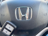 【Hondaスマートキー】カバンやポケットに入れたままでもドアの施錠・解錠が可能なスマートキーを装備。エンジンのオン・オフ時もカギを取り出す必要が無いからとっても便利です♪