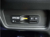◆ETC2.0装着◆進化したドライブ体験。料金収受システムだけだったETCが生まれ変わって、高速道路を賢く使うETC2.0に進化しました。多彩な情報サービスが便利で快適なドライブ体験を提供します。