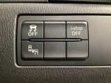 運転席脇のクラスタースイッチ部分にはアイドリングストップOFF、その他走行系スイッチを集中配置しております。