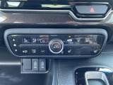 【エアコン】『エアコン装備』の画像になります。暑い夏でも寒い冬でも、車内に快適な空気を届けるので、いつでも快適な車内空間を創り上げます!