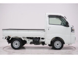 県内13店舗にて常時500台以上ダイハツ車を展示中です。見て、触って、納得のいく一台をぜひ見つけてください。