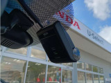 前後とも純正ドライブレコーダー付き。あおり運転や事故時の証拠をしっかり残せる安心の装備です!!