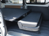 シートを折りたためばより大きな荷室空間を作り出せます!
