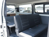 セカンドシートもオリジナルシートカバー装着!車内全体の統一感がカッコよさを引き立てます!