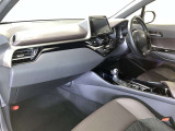 すっきりとしたデザインの内装は、さすがトヨタ車の上品さを感じます。