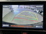 バックガイドモニターで、後方を確認しながら安心して駐車することができます。運転初心者も熟練者も必須の機能ですよ!