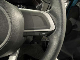 【ステアリングスイッチ】運転中に視線を前に向けたまま画面の操作できます。