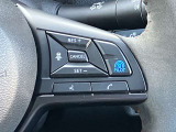 プロパイロットを装備☆アクセル、ブレーキをコントロー ルして前のクルマとの車間距離を保つ手助けをします。 白線を検知し、ハンドルをコントロールして直線道路、カーブにおいても運転支援してくれます!!