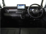 ◆視界広々で非常に運転しやすくロングドライブでも疲れを感じさせないすっきりとまとまったインパネ周りです。