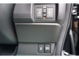 両側電動スライドドア付。通常のドアに比べて、車のボディーに対し平行に開閉し、開けてもスペースを取りません。出入り口が大きいドアはお子様のいるご家庭はもちろん、混んだ駐車場でも大活躍です!