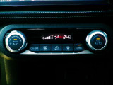 快適オートエアコン付♪設定温度をキープし車内を快適な温度に保ちます♪