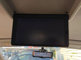 【フリップダウンモニター】大画面モニターで後席でもエンタメをお楽しみいただけます。小さなお子様にも大人気の装備です♪