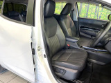 運転席まわりには十分なスペースがあり、大柄な方でもゆったり運転していただける環境です。