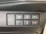 ハンドルの右側にHondaセンシング用のメインスイッチとパワーテールゲートスイッチがついています。パワーテールゲートスイッチは車内からでもテールゲートの開け閉めを電動でできます。