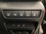 各種機能の切替スイッチは運転席パネル下に集約されています。任意で切り替え可能なため状況に合わせてお使いください。