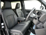 運転席のスペースはゆったりしていて、視界も広く確保されているので普段の運転からロングドライブまで快適です。