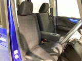 運転席、助手席☆ともに広々としており、ゆとりのある空間となっております♪