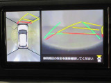 パノラミックビューモニター付きです。車両を上から見たような映像をディスプレイオーディオ画面に表示。運転席からの目視だけでは見にくい、車両周辺の状況をリアルタイムでしっかり確認できます。