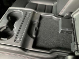 【ISOFIX(アイソフィックス)】お子様がいらっしゃるご家庭は必見!後席にチャイルドシートを直接金具に固定出来るISOFIX規格対応の座席です♪シートベルトのみを使用しての固定よりも安定します!