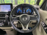 インテリアに合わせたデザインのステアリングは、運転される方のことも考え、運転しやすい形状、大きさです。是非一度、実際に触ってお確かめください。