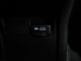 便利なアクセサリーコンセント(AC100V・1500W)を装備。ハイブリッドカー特有の大容量の電気エネルギーによりアウトドアシーンや停電などの非常時にとても便利な機能