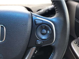 【アダプティブ・クルーズ・コントロール】予め設定した車速内でクルマが自動的に加減速。 前走車との適切な車間距離を維持しながら追従走行し、高速道路でのドライバーの疲労を軽減。「安全」をお求めください。