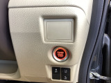 こちらの車両は手動スライドドアです。