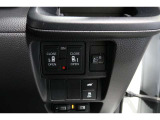 ◆◆両側電動スライドドア!!荷物で手が塞がる時など簡単にドアの開閉が出来ます!何より力いらずで開閉OK!女性やお年寄りにも優しい♪電動機能はOFFにもできますから元気なお子様の駆け出しも安心!