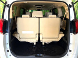 積み下ろしのしやすいデッキにはたっぷりと荷物を積み込んでいただけます。遊びから仕事まで、様々なシーンで頼れます♪